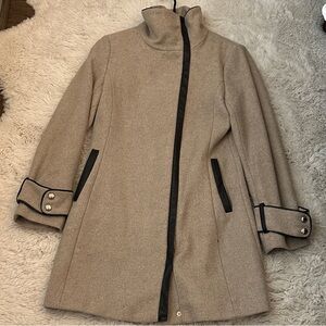 Calvin Klein Sz 4 women’s long Tan Trench Coat with Black faux leather  Trim